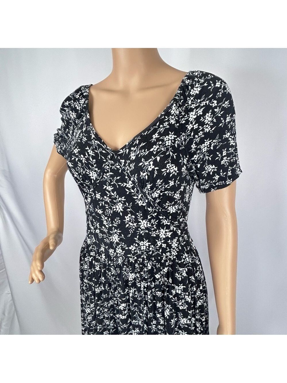 Loveappella Black White Floral V Neck Maxi Dress Medium - Picture 3 of 9